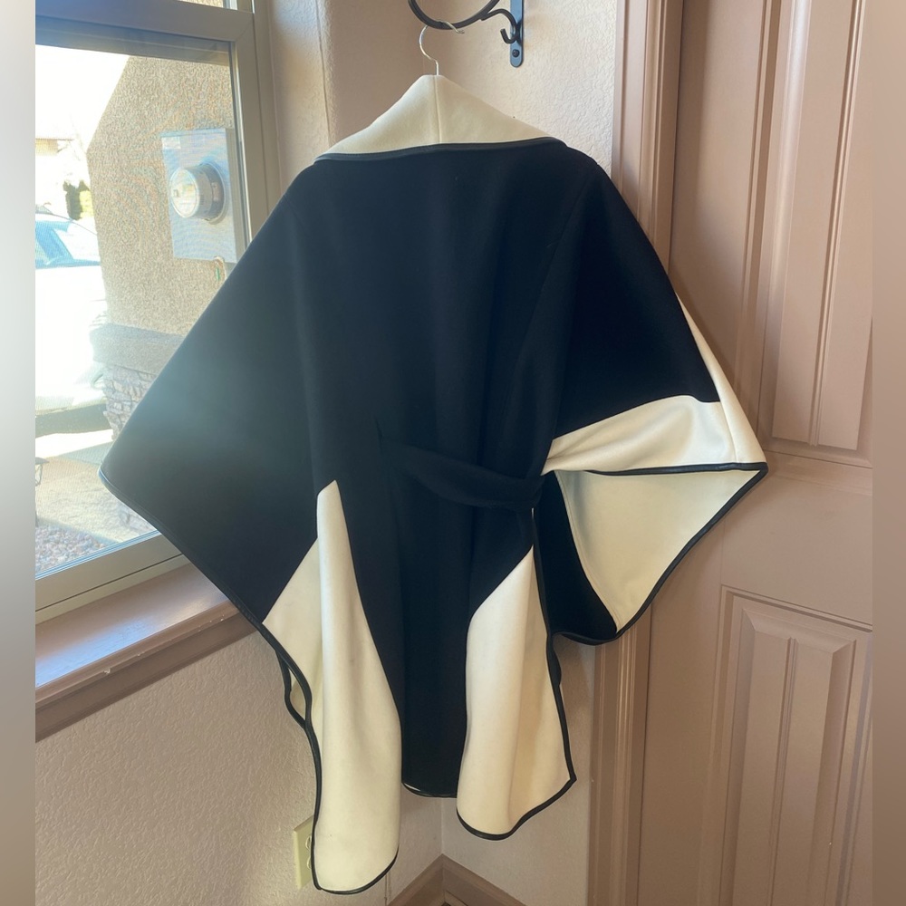EXPRESS Color Block Wrap Poncho - Picture 5 of 7
